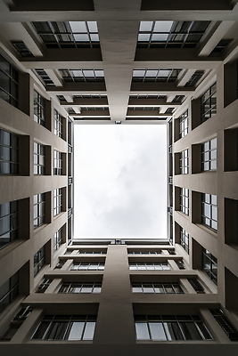 JPG 편집이미지 디자인 건축 창문 하늘 사각형 고층빌딩 공간 도시 구출 구조물 모던 흐림 편집실사 AI포토 AI콘텐츠 도형 날씨 빌딩 도움 CG 파일형식