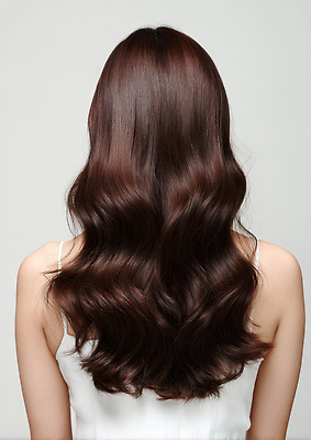 JPG 편집이미지 헤어스타일 여자 물결 뒷모습 갈색 머리 매력적 감각 파마 부드러움 길이 뷰티풀 의료성형뷰티 스타일 편집실사 AI인물포토 AI콘텐츠 뷰포인트 컬러 컨셉 사람 신체부위 CG 파일형식 AI포토