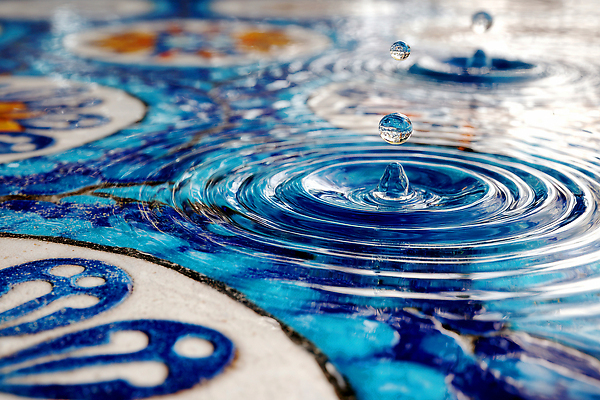 JPG 편집이미지 디자인 물결 예술 컬러 바닥 물 평화 방울 감각 번짐 모자이크 조용 물리 뷰티풀 편집실사 AI컴퓨터그래픽 AI콘텐츠 자연요소 컨셉 장식 CG 파일형식 효과