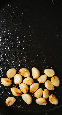 JPG 편집이미지 음식 재료 건강 마늘 요리 식사 양념 팬 맛 기름 구이 향신료 준비 레시피 편집실사 AI포토 AI콘텐츠 컨셉 채소 CG 향미료 파일형식