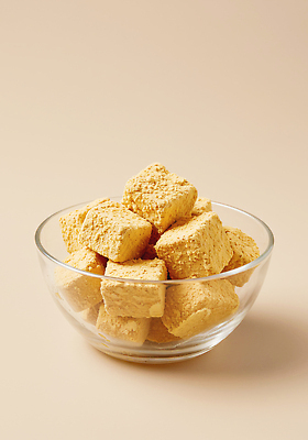 JPG 편집이미지 음식 식재료 디저트 떡 과자 큐브 유리그릇 건강식 고소한맛 슈퍼푸드 비건 편집실사 AI포토 AI콘텐츠 그릇 유리 맛 CG 건강식품 채식주의자 파일형식