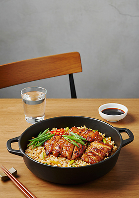 JPG 편집이미지 그릇 한식 음식 젓가락 탁자 요리 물 숟가락 식사 간장 볶음밥 레시피 맛있는 간장치킨 편집실사 AI포토 AI콘텐츠 자연요소 식기 가구 수저 치킨 양념 CG 파일형식