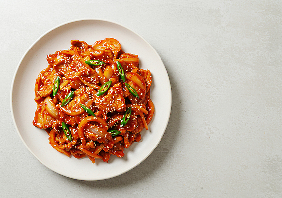 JPG 편집이미지 접시 한식 음식 채소 돼지고기 요리 일상 식사 볶음 깨 레시피 파 맛있는 편집실사 AI포토 AI콘텐츠 식기 식재료 육류 라이프 조미료 CG 파일형식