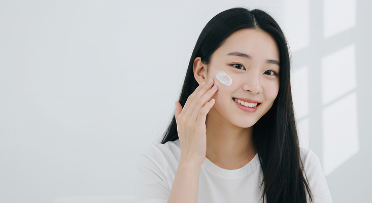 JPG 편집이미지 건강 미소 뷰티 화장품 촉촉함 흰색 피부 피부관리 일과 스킨케어 의료성형뷰티 피부톤 홈케어 편집실사 AI인물포토 AI콘텐츠 컬러 표정 관리 신체부위 젖음 CG 파일형식 AI포토