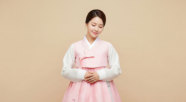 JPG 편집이미지 전통 손 옷 여자 문화 백그라운드 한국 미소 추석 전통의상 한복 뷰티풀 의료성형뷰티 스타일 편집실사 AI인물포토 AI콘텐츠 한국전통 명절 아시아 표정 사람 신체부위 CG 파일형식 AI포토