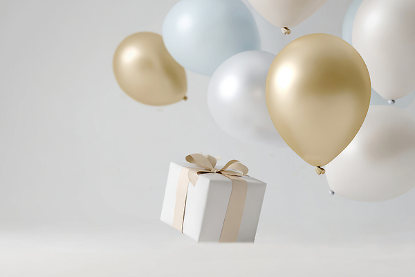 JPG 편집이미지 기념일 행복 하늘 선물 사랑 이벤트 장식 파티 축제 금색 흰색 축하 생일 소중 풍선 편집실사 AI포토 AI콘텐츠 감정 컬러 컨셉 CG 파일형식