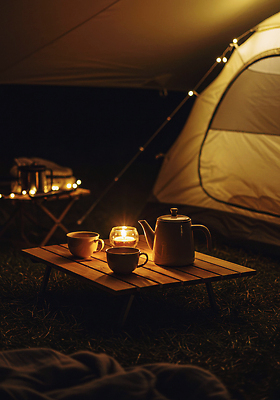 JPG 편집이미지 여유 촛불 자연 밤하늘 조명 바닥 텐트 야외 캠핑 시간 차 편안함 모닥불 힐링 편집실사 AI포토 AI콘텐츠 감정 음료 초 하늘 불 레저 캠핑도구 감각 야간 CG 생태계 파일형식