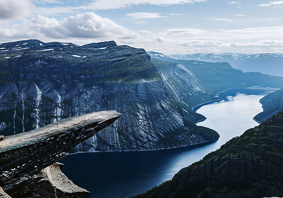 JPG 구름 편집이미지 호수 여행 자연 하늘 산 노르웨이 풍경 고요 탐험 지형 수평선 경관 편집실사 AI포토 AI콘텐츠 자연요소 유럽 CG 생태계 파일형식