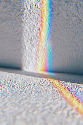 JPG 편집이미지 디자인 벽 컬러 무지개 자연 바닥 빛 인테리어 햇빛 줄무늬 공간 광선 뷰티풀 투사 프리즘 편집실사 AI포토 AI콘텐츠 자연요소 무늬 태양 CG 생태계 광학기기 파일형식