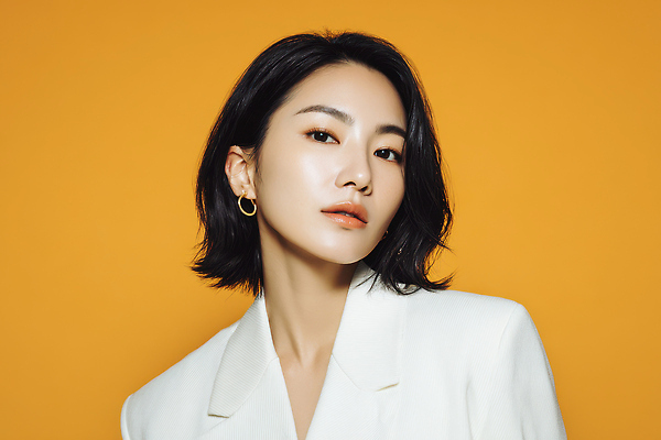 JPG 모델 편집이미지 헤어스타일 여자 패션 포즈 백그라운드 화장 카메라 금색 뷰티풀 의료성형뷰티 스타일 편집실사 AI인물포토 AI콘텐츠 컬러 사람 전자제품 뷰티 CG 파일형식 AI포토