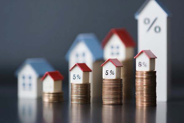 JPG 편집이미지 주택 금융 경제 모형 동전 거래 변화 재산 투자 상승 평가 대출 금리 재정 주택시장 편집실사 AI포토 AI콘텐츠 컨셉 돈 비즈니스 부동산 건물 CG 파일형식