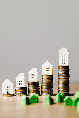 JPG 모델 편집이미지 부동산 주택 금융 경제 동전 거래 저축 성장 시장 재산 투자 가치 개발 재정 편집실사 AI포토 AI콘텐츠 돈 비즈니스 건물 CG 파일형식