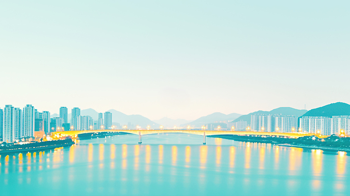 JPG 여행 야경 일러스트 자연 조명 산 풍경 건물 강 반사 도시 밤 물안경 멀리 대도시 뷰티풀 가교 국내일러스트 AI일러스트 AI콘텐츠 건축물 견과류 야간 생태계 수영용품 파일형식 풍경_경치