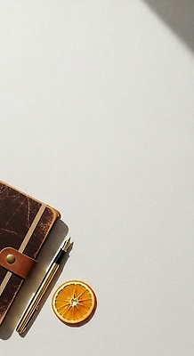 JPG 편집이미지 디자인 백그라운드 탁자 문구용품 아이디어 사무실 펜 공책 작업 오렌지조각 창의성 세련 편집실사 AI포토 AI콘텐츠 가구 컨셉 오렌지 비즈니스 필기구 CG 오브젝트 파일형식