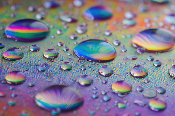 JPG 편집이미지 컬러 패턴 자연 표면 물 빛 반사 촬영 물방울 화려 질문 장면 뷰티풀 편집실사 AI포토 AI콘텐츠 자연요소 컨셉 무늬 CG 생태계 파일형식