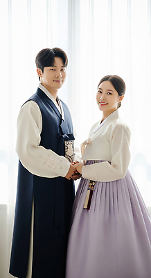 JPG 편집이미지 전통 옷 행복 문화 신랑 결혼 결혼식 한국 사랑 빛 추석 손잡기 다정 전통의상 한복 혼례복 의료성형뷰티 편집실사 AI인물포토 AI콘텐츠 한국전통 명절 감정 아시아 컨셉 모션 이벤트 CG 파일형식 AI포토