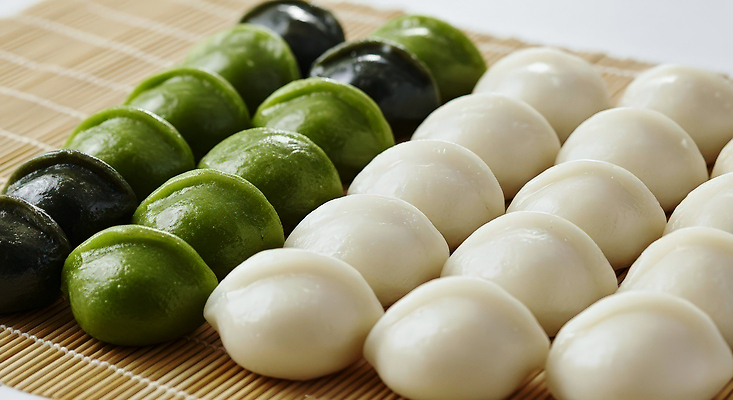 JPG 편집이미지 전통 문화 음식 컬러 디저트 떡 한국 바구니 추석 식사 비교 송편 조화 찹쌀떡 제철 편집실사 AI포토 AI콘텐츠 명절 아시아 컨셉 CG 파일형식