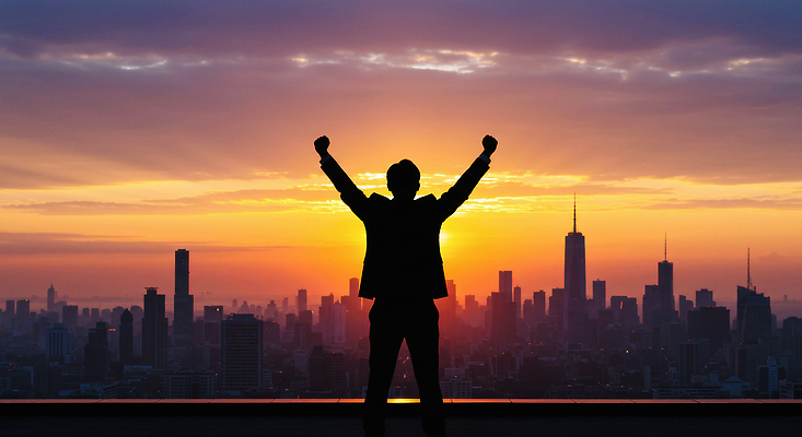 JPG 편집이미지 남자 감정 실루엣 성공 풍경 일몰 기쁨 축하 도시 자신감 지평선 스카이라인 의료성형뷰티 전경 편집실사 AI인물포토 AI콘텐츠 컨셉 촬영기법 사람 노을 CG 파일형식 탑뷰 AI포토
