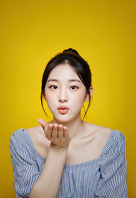 JPG 편집이미지 여자 포즈 백그라운드 모션 키스 표정 손짓 노란색 카메라 뷰티풀 자태 의료성형뷰티 스타일 편집실사 AI인물포토 AI콘텐츠 컬러 사람 전자제품 CG 애정표현 파일형식 AI포토