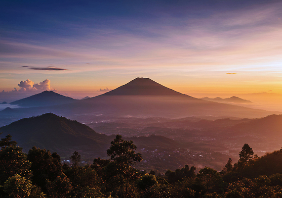 JPG 구름 편집이미지 여행 자연 아침 풍경 여러명 초록색 일출 화산 발리 인도네시아 관람 뷰티풀 이미지편집 AI포토 AI콘텐츠 주간 자연요소 아시아 컬러 섬 다수 산 사람 노을 생태계 파일형식