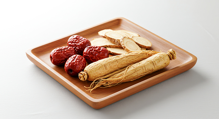 JPG 편집이미지 전통 식재료 한국 건강 약재 한약재 인삼 대추 보양식 조화 생강 나무쟁반 편집실사 AI포토 AI콘텐츠 영양군 아시아 음식 채소 쟁반 목재 약 삼 경상북도 CG 몸보신 파일형식