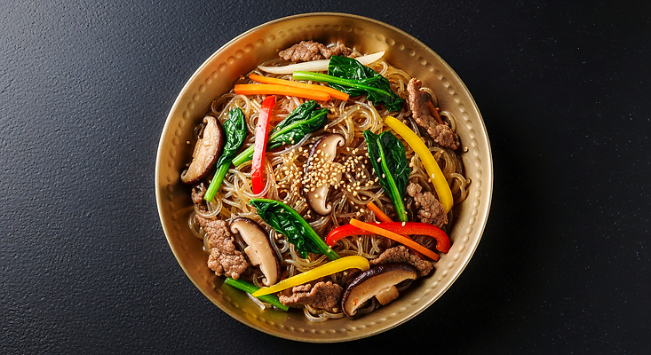 JPG 편집이미지 그릇 한식 컬러 채소 건강 육류 요리 금색 면류 맛 볶음 깨 잡채 편집실사 AI포토 AI콘텐츠 식기 음식 컨셉 식재료 조미료 CG 파일형식