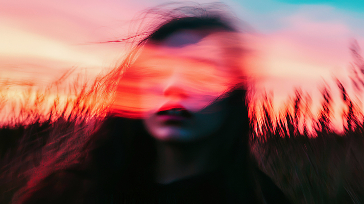 JPG 편집이미지 감정 실루엣 백그라운드 모션 자연 바람 사람 머리카락 변화 저녁 흐림 뷰티풀 순간 의료성형뷰티 이미지편집 AI인물포토 AI콘텐츠 자연요소 컨셉 날씨 촬영기법 머리 야간 생태계 파일형식 AI포토