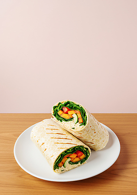 JPG 편집이미지 접시 채소 아침 샌드위치 식사 닭고기 샐러드 신선 소스 점심 건강식 랩 편집실사 AI포토 AI콘텐츠 주간 식기 음식 육류 양념 CG 파일형식