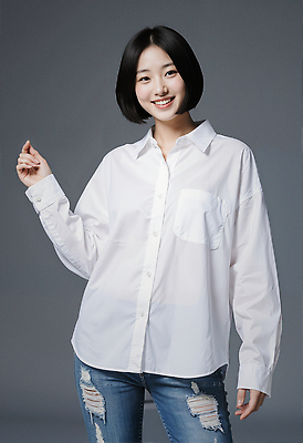 JPG 모델 편집이미지 옷 여자 패션 포즈 백그라운드 미소 촬영 매력적 회색 청바지 의료성형뷰티 스타일 편집실사 AI인물포토 AI콘텐츠 컬러 컨셉 바지 표정 사람 CG 파일형식 AI포토