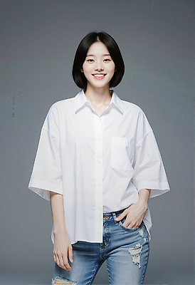 JPG 모델 편집이미지 여자 패션 포즈 미소 촬영 청바지 스타일링 의료성형뷰티 스타일 세련 편집실사 AI인물포토 AI콘텐츠 바지 표정 사람 CG 파일형식 AI포토