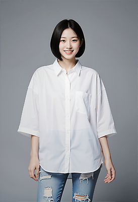 JPG 편집이미지 옷 패션 백그라운드 표정 미소 세로 유행 촬영 청바지 의료성형뷰티 스타일 편집실사 AI인물포토 AI콘텐츠 바지 CG 파일형식 AI포토