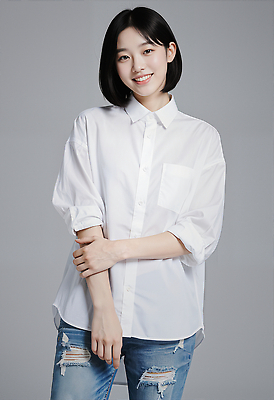 JPG 편집이미지 헤어스타일 패션 포즈 실내 미소 웃음 친구 청바지 편안함 모던 심플 의료성형뷰티 스타일 편집실사 AI인물포토 AI콘텐츠 바지 관계 표정 내부 감각 CG 파일형식 AI포토