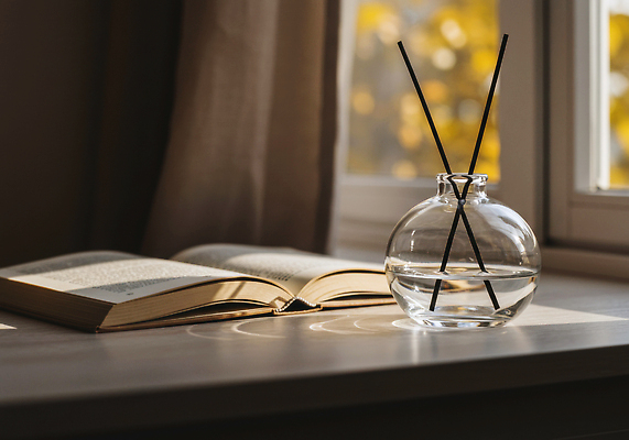 JPG 편집이미지 유리 탁자 빨대 일상 책 물 인테리어 독서 햇빛 분위기 편안함 창가 아로마 부드러움 아로마테라피 방향제 편집실사 AI포토 AI콘텐츠 자연요소 디자인 가구 컨셉 창문 재질 라이프 태양 감각 CG 테라피 파일형식