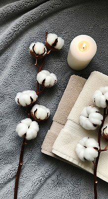 JPG 편집이미지 촛불 자연 휴식 실내 따뜻함 일상 장식 수건 욕실 흰색 편안함 오브젝트 편집실사 AI포토 AI콘텐츠 컬러 컨셉 초 내부 라이프 위생용품 감각 CG 생태계 파일형식