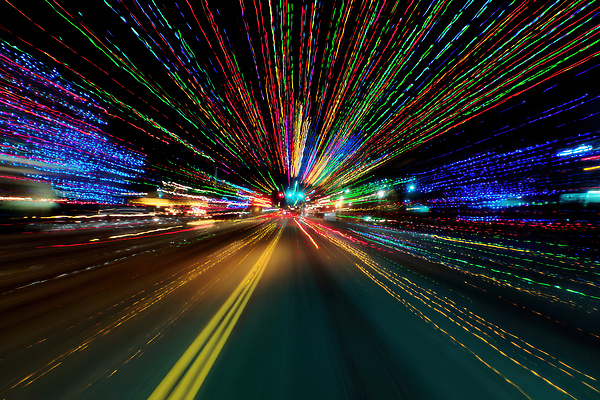 JPG 편집이미지 도로 이동 야경 자동차 조명 거리 빛 촬영 흐름 화려 터널 속도 주행 환상 이미지편집 AI컴퓨터그래픽 AI콘텐츠 길 육상교통 컨셉 교통시설 야간 파일형식 풍경_경치