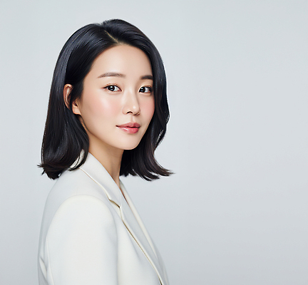 JPG 편집이미지 여자 포즈 백그라운드 표정 머리카락 카메라 촬영 흰색 우아함 피부 블라우스 뷰티풀 프로필 의료성형뷰티 스타일 편집실사 AI인물포토 AI콘텐츠 컬러 컨셉 상의 사람 신체부위 전자제품 머리 CG 파일형식 AI포토