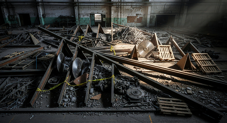 JPG 편집이미지 산업 파편 고철 안전표시 어지러운 편집실사 AI포토 AI콘텐츠 표시 CG 파일형식