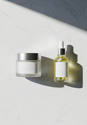 JPG 편집이미지 뷰티 화장품 촉촉함 투명 고급 크림 피부관리 스킨케어 유리용기 세럼 편집실사 AI포토 AI콘텐츠 컨셉 젖음 용기_그릇 CG 파일형식