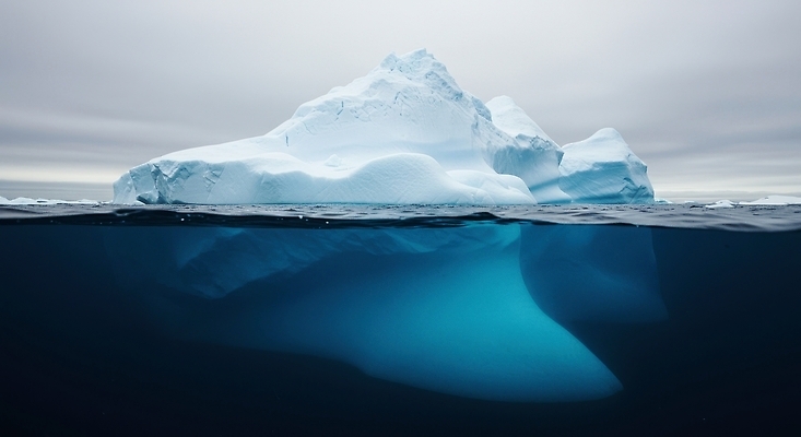 JPG 편집이미지 바다 자연 풍경 파란색 환경 얼음 수중 수중동물 수면 북극 빙하 빙산 기후변화 해수면 편집실사 AI컴퓨터그래픽 AI콘텐츠 자연요소 동물 컬러 날씨 물 변화 극지방 CG 생태계 파일형식