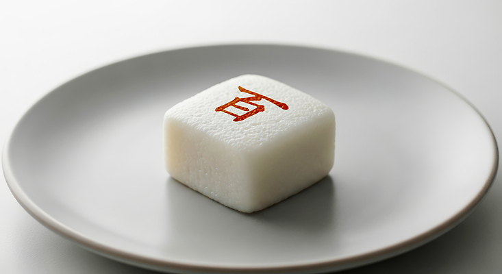 JPG 편집이미지 전통 디자인 문화 예술 컬러 일본 한자 중국 미니어처 표현 도자기 공예 기념품 백설기 백자 편집실사 AI포토 AI콘텐츠 문자 아시아 떡 취미 모형 CG 오브젝트 파일형식