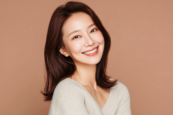 JPG 편집이미지 헤어스타일 여자 패션 포즈 표정 미소 뷰티 자신감 피부 의료성형뷰티 스타일 편집실사 AI인물포토 AI콘텐츠 감정 사람 신체부위 CG 파일형식 AI포토