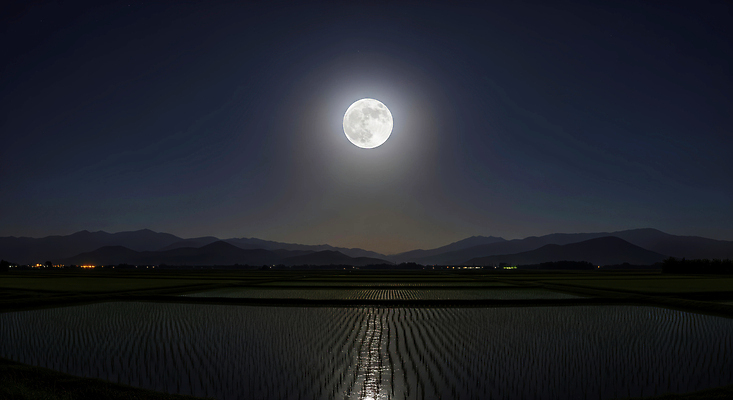 JPG 편집이미지 별 자연 밤하늘 하늘 산 논 풍경 평화 보름달 농촌 강원도 조용 편집실사 AI컴퓨터그래픽 AI콘텐츠 자연요소 컨셉 농업 한국 달 시골 야간 CG 생태계 파일형식