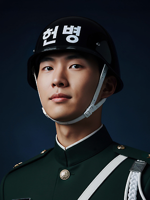 JPG 편집이미지 전통 서울 한국 경비 정장 이벤트 군인 작업 의식 헬멧 군복 보안 국군의날 역할 청와대 의료성형뷰티 편집실사 AI인물포토 AI콘텐츠 직업 옷 아시아 유니폼 안전 보호 보호장비 CG 국군 파일형식 법정기념일 AI포토