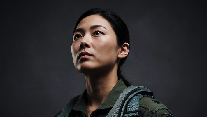 JPG 편집이미지 시선 여자 포즈 힘 군인 자신감 집중 군복 전쟁 국군의날 의료성형뷰티 편집실사 AI인물포토 AI콘텐츠 직업 감정 컨셉 유니폼 사람 CG 국군 파일형식 법정기념일 AI포토