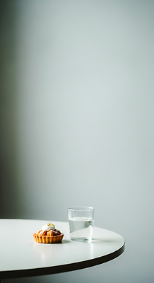 JPG 편집이미지 여유 음료 탁자 디저트 실내 일상 빵집 분위기 물컵 홈카페 미각 편집실사 AI포토 AI콘텐츠 감정 음식 가구 컨셉 내부 라이프 컵 상점 카페 감각 CG 파일형식