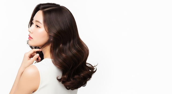 JPG 편집이미지 헤어스타일 여자 포즈 표정 옆모습 갈색 머리 고요 매력적 편안함 이미지 부드러움 뷰티풀 의료성형뷰티 편집실사 AI인물포토 AI콘텐츠 뷰포인트 컬러 컨셉 사람 신체부위 감각 CG 파일형식 AI포토