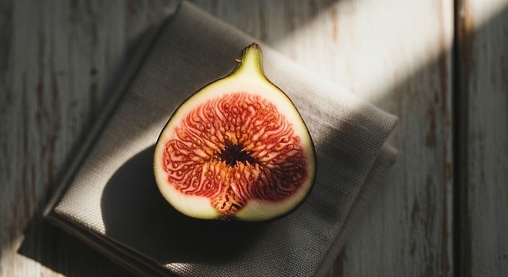 JPG 편집이미지 컬러 과일 자연 식탁 디저트 건강 농장 식사 유기농 부드러움 칼로리 비타민 무화과 제철 편집실사 AI포토 AI콘텐츠 웰빙 음식 농업 탁자 감각 CG 생태계 영양소 파일형식