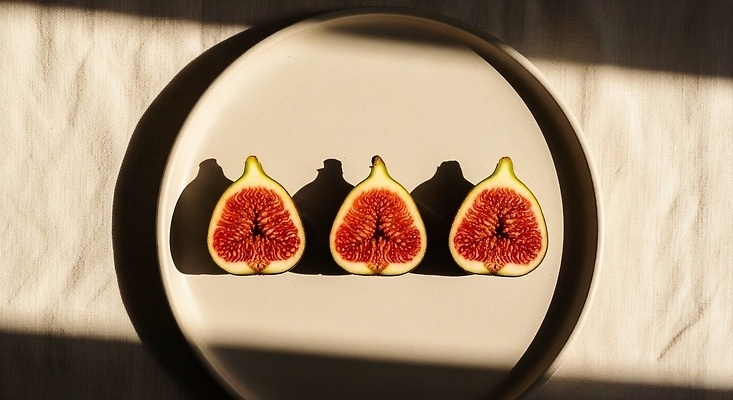 JPG 편집이미지 접시 과일 재료 식탁 아침 디저트 건강 요리 일상 여름 신선 무화과 간편조리식품 편집실사 AI포토 AI콘텐츠 주간 식기 계절 음식 탁자 라이프 CG 파일형식