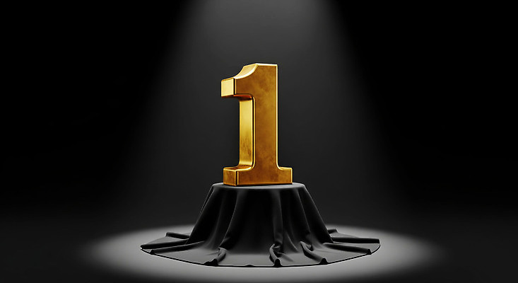 JPG 편집이미지 기념일 상징 성공 조명 미술 조각상 경쟁 전시 금색 축하 우승 트로피 패배 시상식 편집실사 AI컴퓨터그래픽 AI콘텐츠 컬러 컨셉 문화예술 이벤트 조형물 최고 상_우승 CG 파일형식