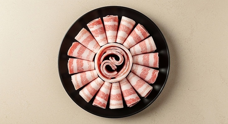 JPG 편집이미지 접시 한식 음식 탁자 쟁반 육류 요리 식사 신선 맛 저녁 배열 삼겹살 편집실사 AI포토 AI콘텐츠 식기 가구 컨셉 식재료 돼지고기 야간 CG 파일형식